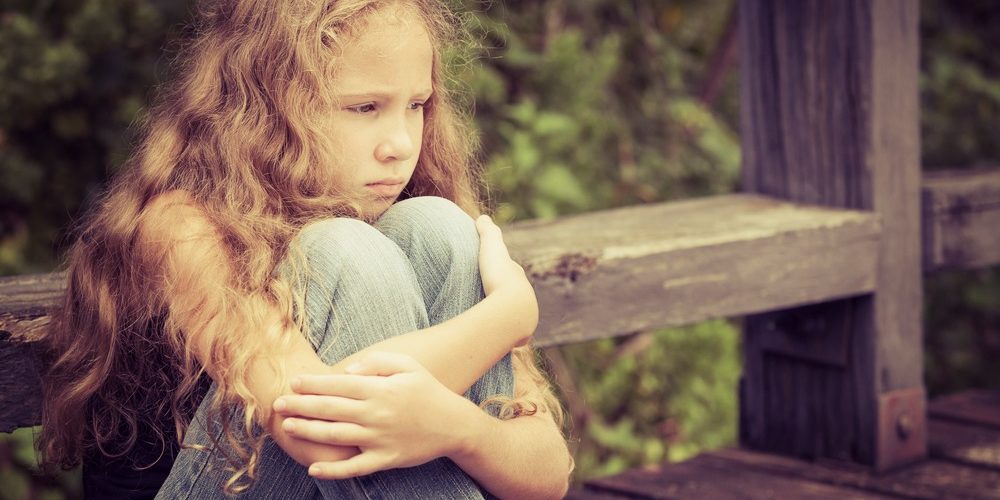 دراسة: الصدمة العاطفية في الطفولة ترتبط بزيادة مخاطر التصلب المتعدد بين النساء