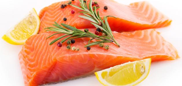 يقلل من أعراض الغدة الدرقية ويقلل من خطر الإصابة بالسرطان.. دراسة تكشف عن فوائد تناول  سمك السلمون