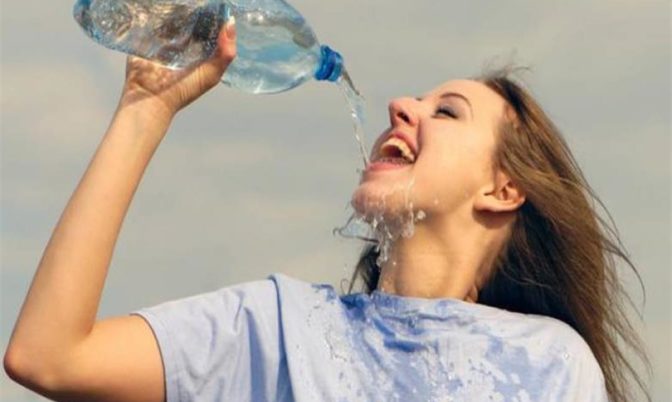 الإفراط في تجاوز شرب الماء قد يؤدي إلى الموت!