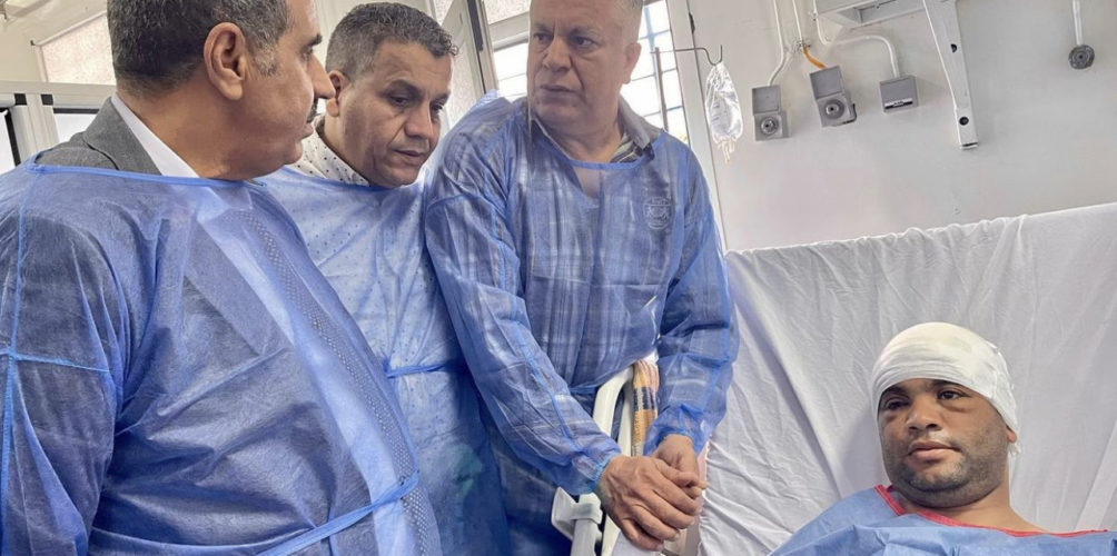 مبادرة حظيت بإعجاب جمهوره.. الخياري يزور شرطيا تعرض لحادث