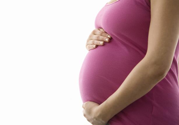 خطأ طبي.. سيدة تكتشف أنها حامل بجنين ليس لها بعد عملية تلقيح صناعي