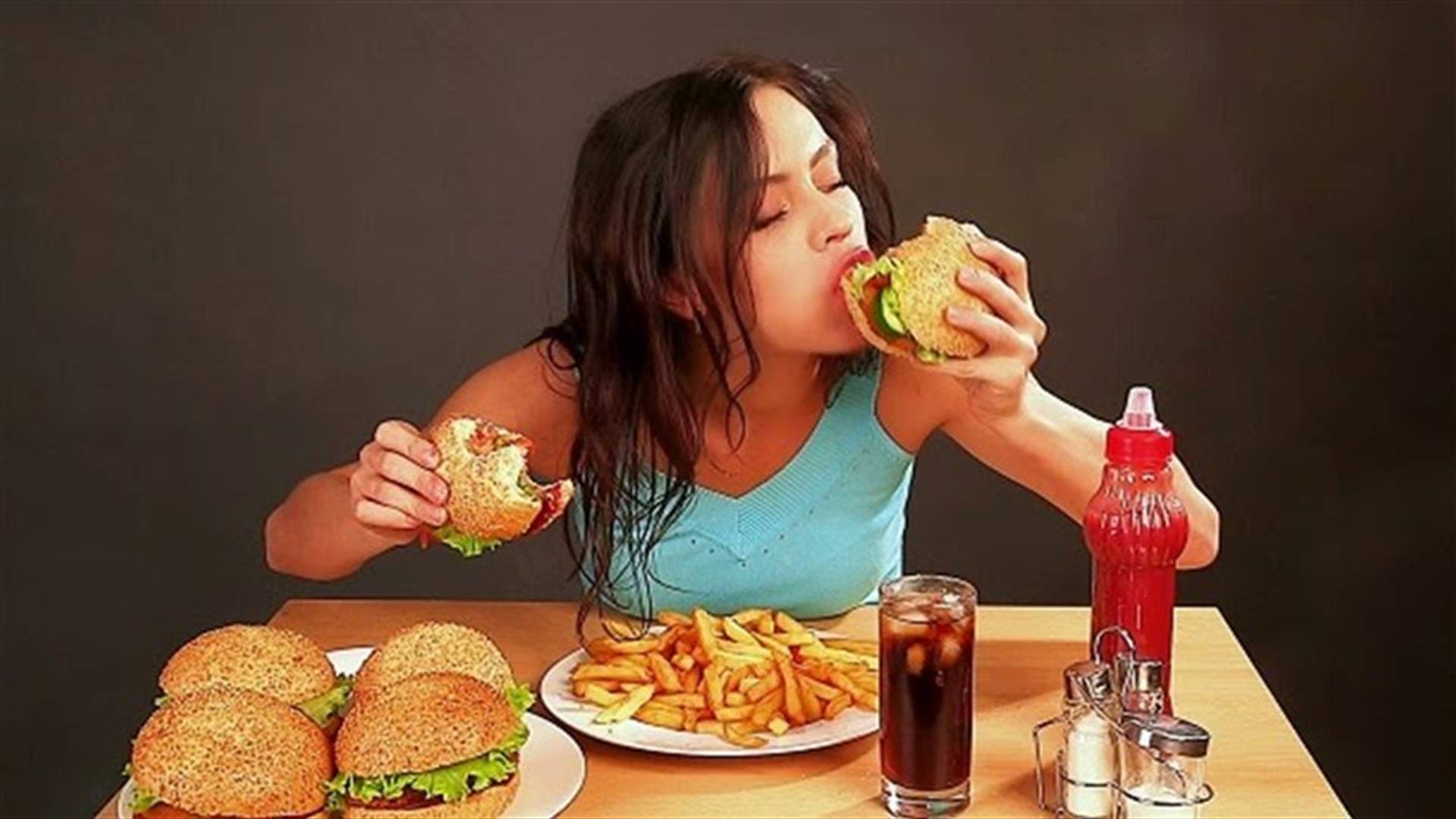 بينها الوجبات السريعة.. أطعمة تسبب ضررا للدماغ!